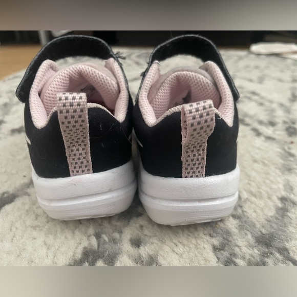 Nike Toddler Shoes - Picture 4 of 5